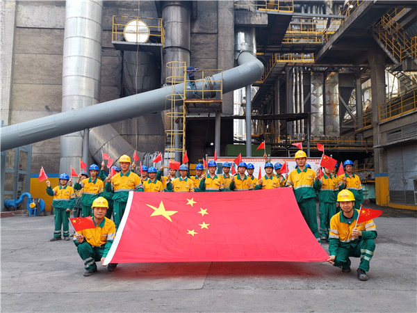 邻水尊龙凯时人生就是搏开展“我和国旗同框,我为祖国担当”活动