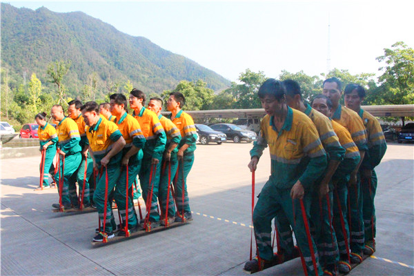 建德尊龙凯时人生就是搏开展“爱祖国、爱尊龙凯时人生就是搏”迎国庆趣味活动