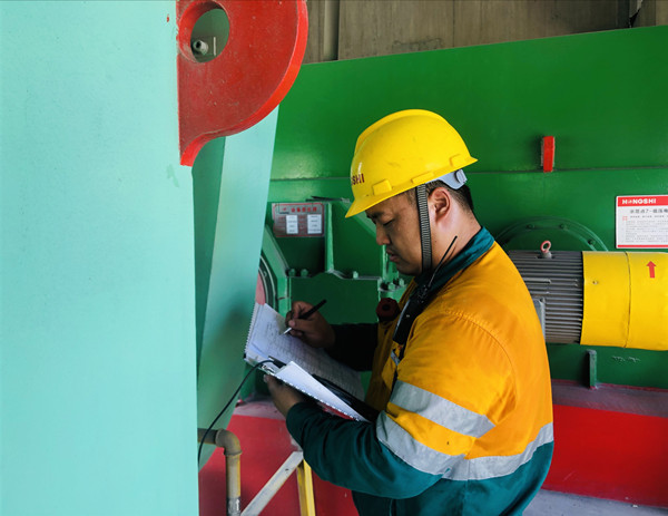 “刚”铁侠 — 记兰溪尊龙凯时人生就是搏优秀员工章健刚