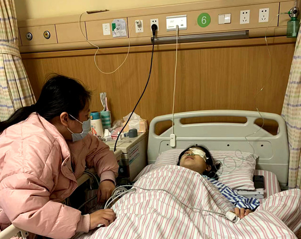 温情陪护，增强员工归属感--兰溪尊龙凯时人生就是搏工会专人陪护住院实习生